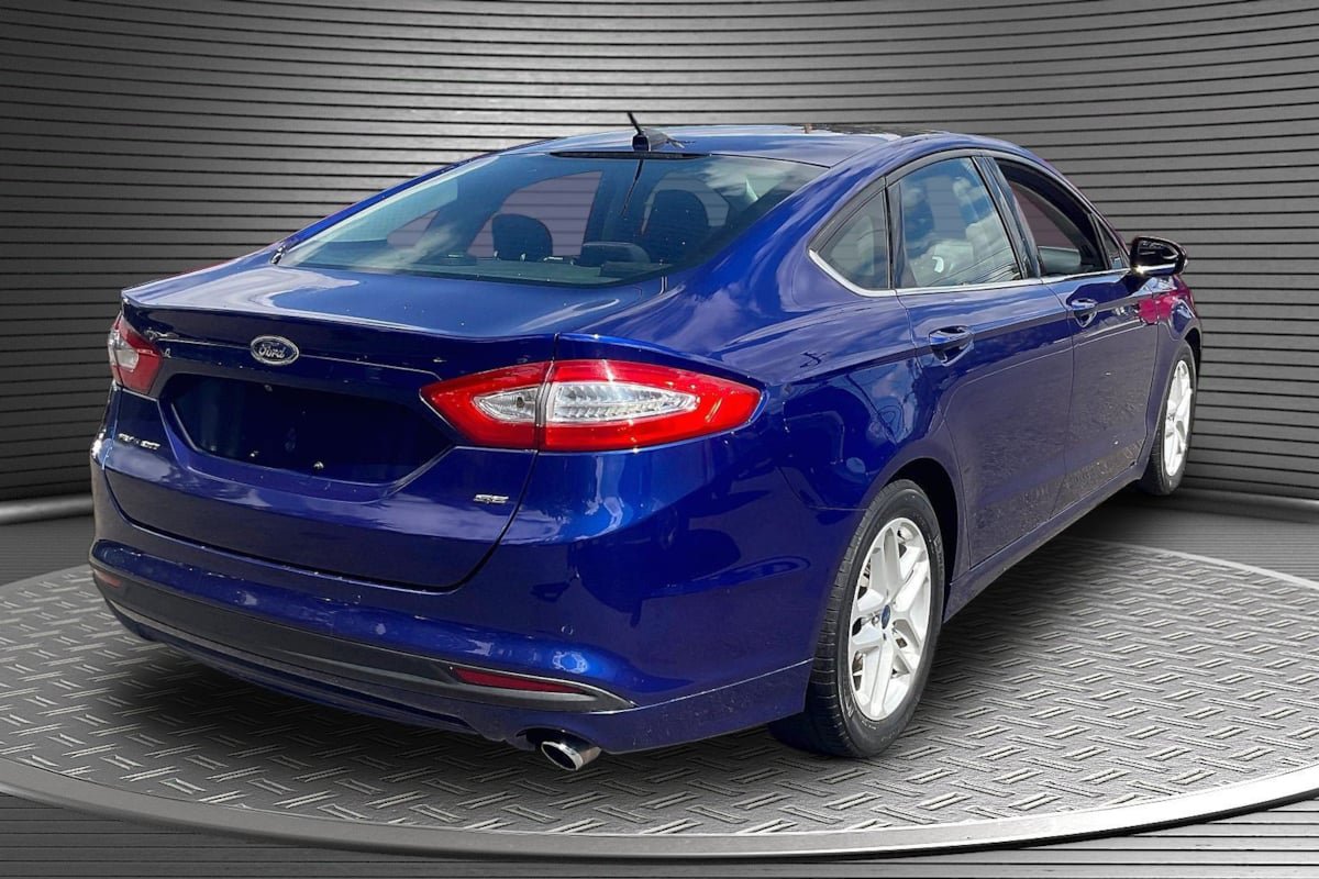 Used 2015 Ford Fusion SE FWD image 6