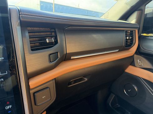 Used 2022 Ford Expedition Platinum image 26