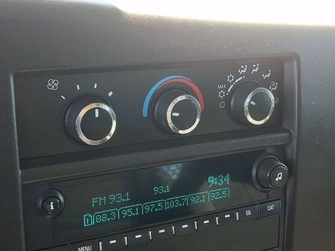Used 2018 Chevrolet Express 2500 w/ Driver Convenience Package RWD image 17