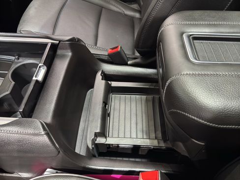 Used 2024 GMC Yukon XL Denali w/ Advanced Technology Package image 43