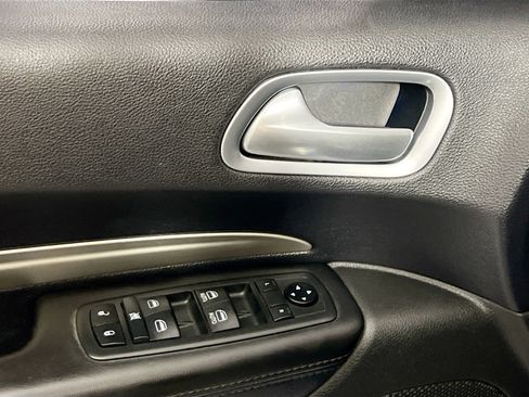 Used 2019 Dodge Durango SXT image 16