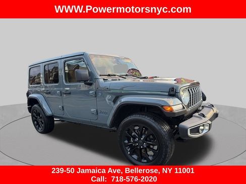Used 2025 Jeep Wrangler Unlimited Sahara w/ Safety Group AWD/4WD image 4