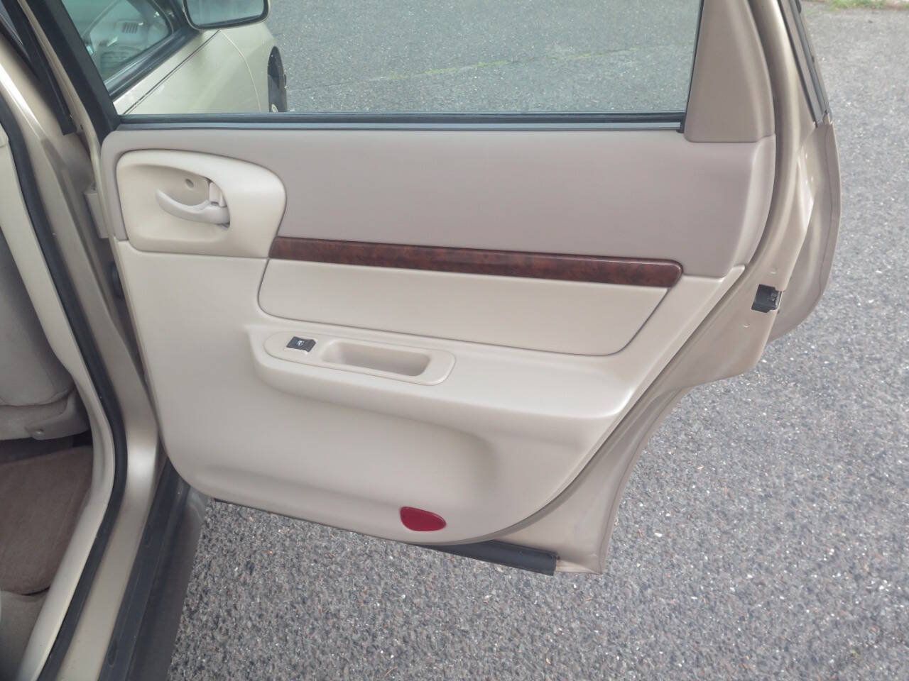 Used 2005 Chevrolet Impala w/ Preferred Equipment Group FWD image 24