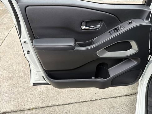 Used 2025 Nissan Frontier SV RWD image 14
