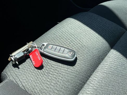 Used 2025 Nissan Rogue SV AWD/4WD image 27