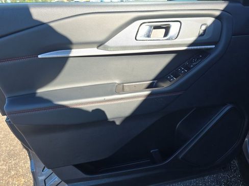 Used 2025 Ford Explorer ST-Line w/ ST-Line Street Pack image 16