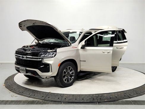 Used 2022 Chevrolet Tahoe Z71 w/ Luxury Package image 11