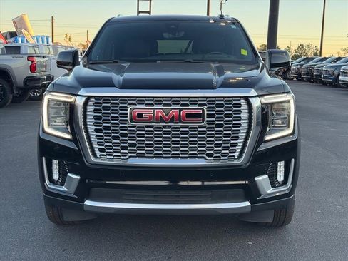 Used 2021 GMC Yukon Denali w/ Denali Premium Package image 8