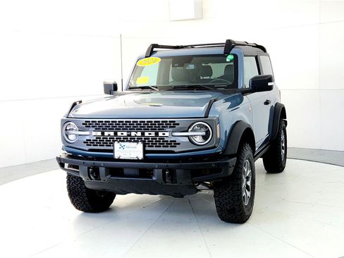 Used 2024 Ford Bronco Badlands image 2