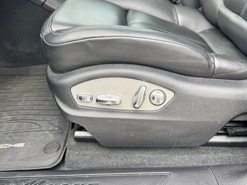 Used 2023 Porsche Macan AWD/4WD image 17