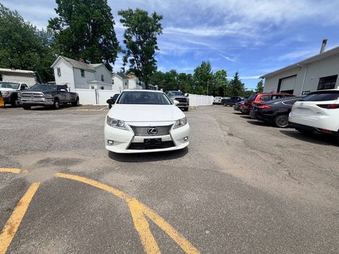 Used 2014 Lexus ES 350 w/ Luxury Package FWD image 28