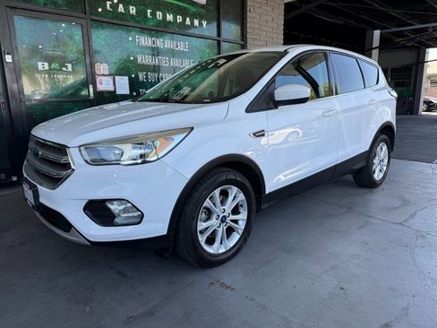 Used 2017 Ford Escape SE FWD image 1
