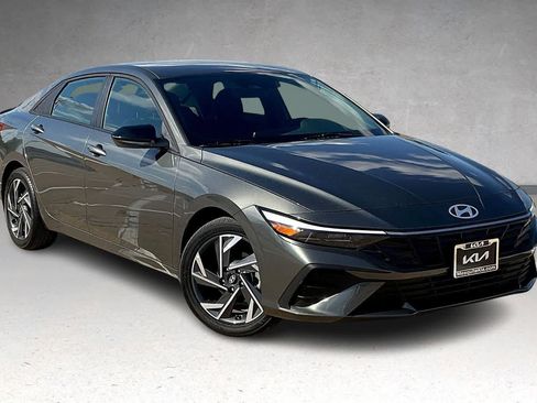 Used 2025 Hyundai Elantra Sport image 21