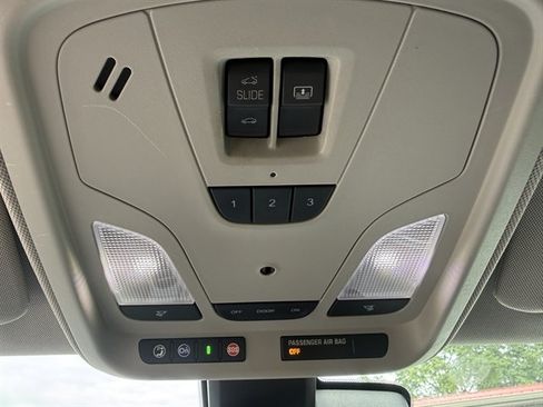 Used 2016 Chevrolet Impala LT FWD image 19