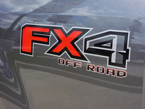 Used 2019 Ford F250 XLT w/ XLT Premium Package AWD/4WD image 12