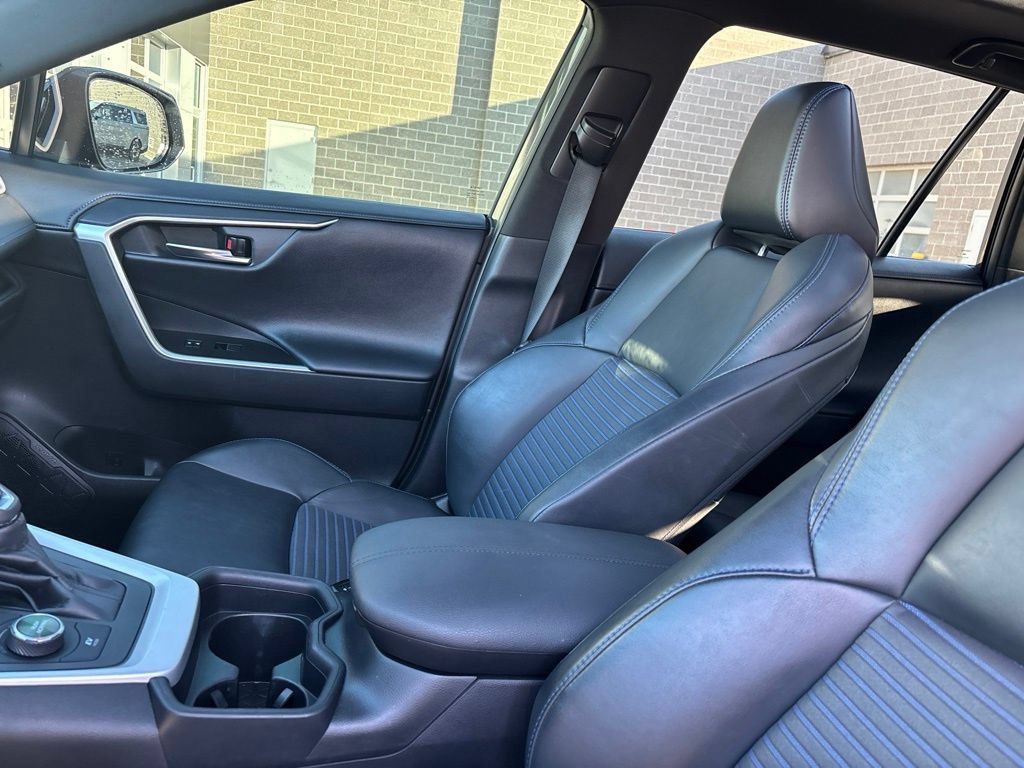 Used 2020 Toyota RAV4 XSE AWD/4WD image 4