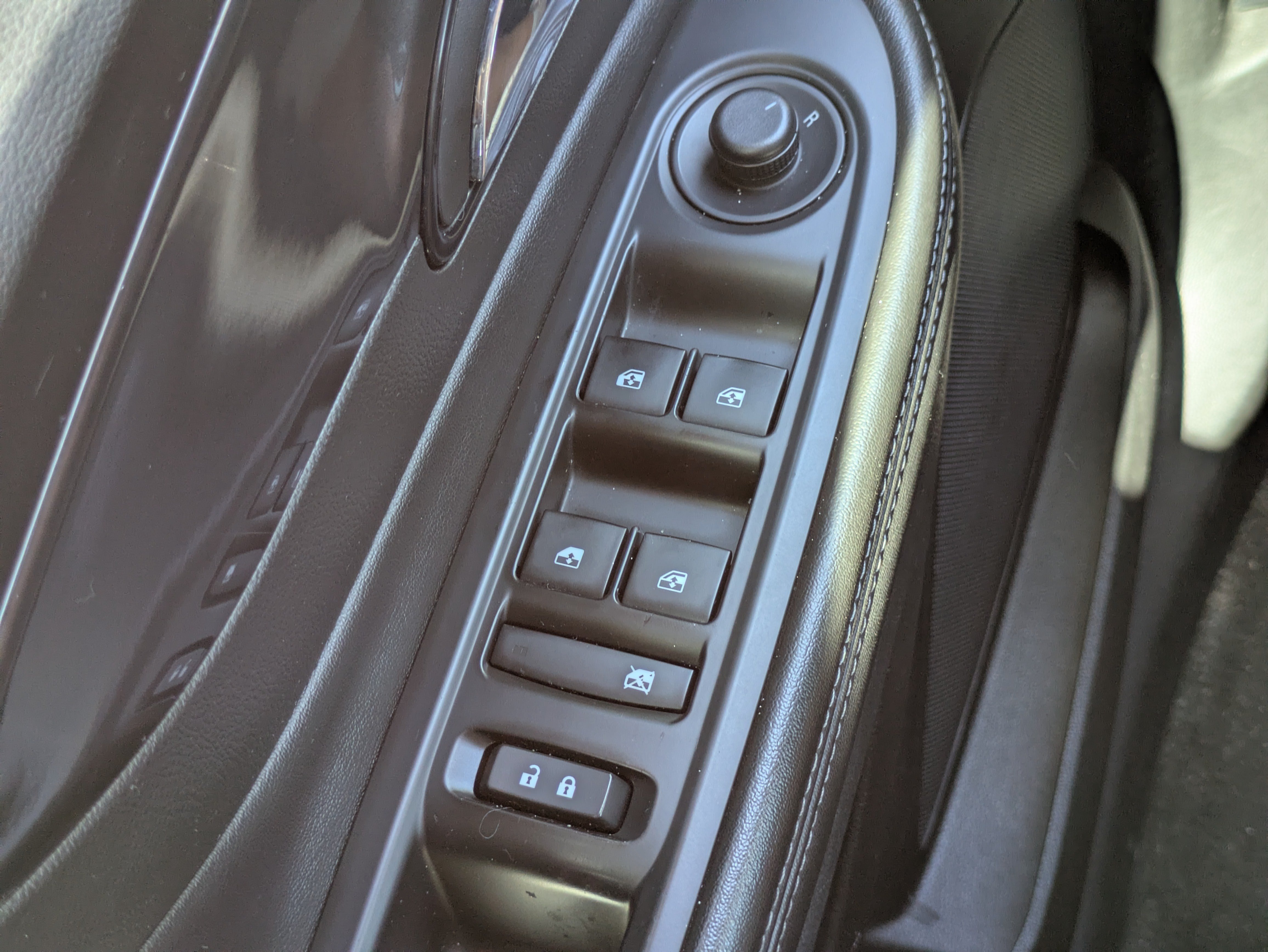 Used 2020 Buick Encore Essence FWD image 23