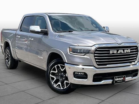 Used 2025 RAM 1500 Laramie AWD/4WD image 3