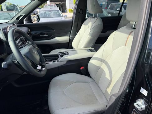 Used 2024 Toyota Grand Highlander AWD Hybrid image 10