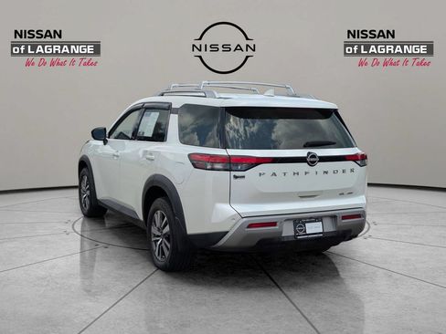 Used 2022 Nissan Pathfinder SL w/ Cargo Package AWD/4WD image 10