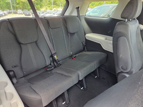 Used 2022 Kia Carnival LX FWD image 31