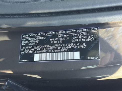 Certified 2025 Volvo XC60 B5 Plus image 36