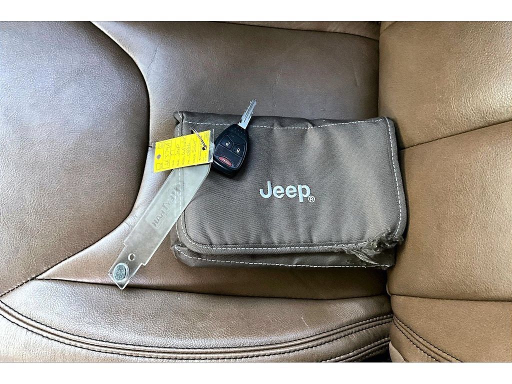 Used 2017 Jeep Wrangler Unlimited Rubicon w/ Connectivity Group AWD/4WD image 56