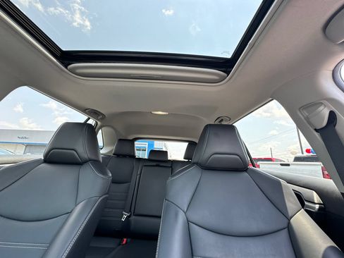 Used 2022 Toyota RAV4 XLE Premium FWD image 32