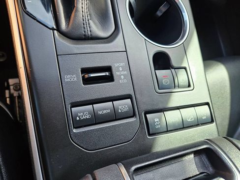 Used 2020 Toyota Highlander XLE AWD/4WD image 30