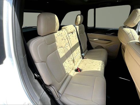 New 2025 Jeep Grand Cherokee Limited w/ Luxury Tech Group II image 9