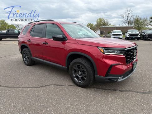 Used 2025 Honda Pilot TrailSport image 8