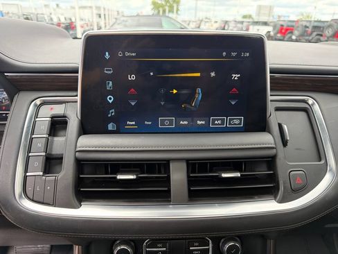 Used 2023 Chevrolet Suburban High Country w/ Premium Package 2 AWD/4WD image 31