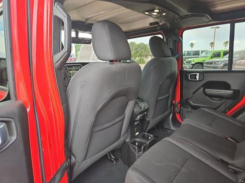 Used 2023 Jeep Gladiator Sport AWD/4WD image 19