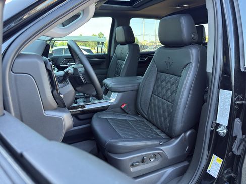 New 2025 Chevrolet Silverado 1500 RST w/ Convenience Package II AWD/4WD image 15