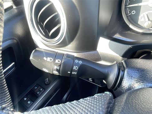 Used 2020 Toyota Tacoma TRD Off-Road image 23