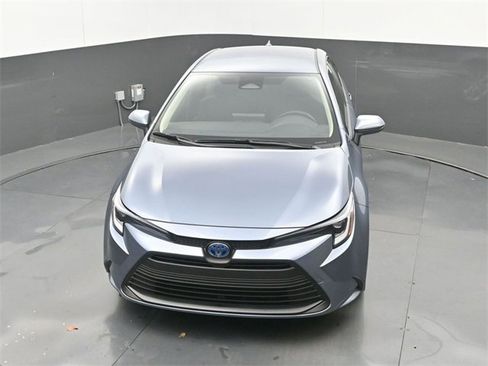 Used 2025 Toyota Corolla LE image 27