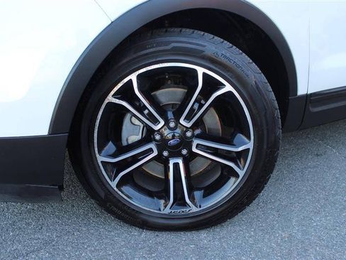 Used 2014 Ford Explorer Sport w/ Equipment Group 401A AWD/4WD image 9