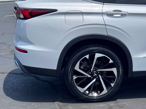 Used 2022 Mitsubishi Outlander ES FWD image 40