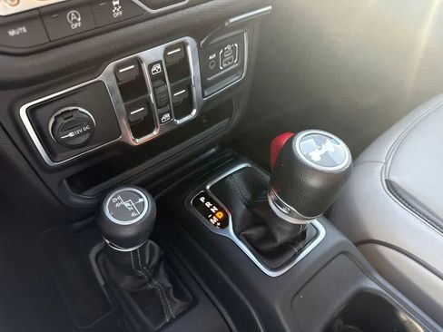 Used 2024 Jeep Wrangler Unlimited Sport AWD/4WD image 17