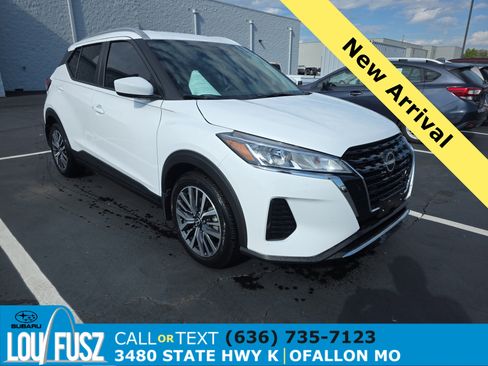 Used 2023 Nissan Kicks SV image 1