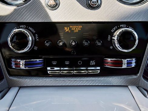 Used 2024 Rolls-Royce Cullinan AWD/4WD image 89