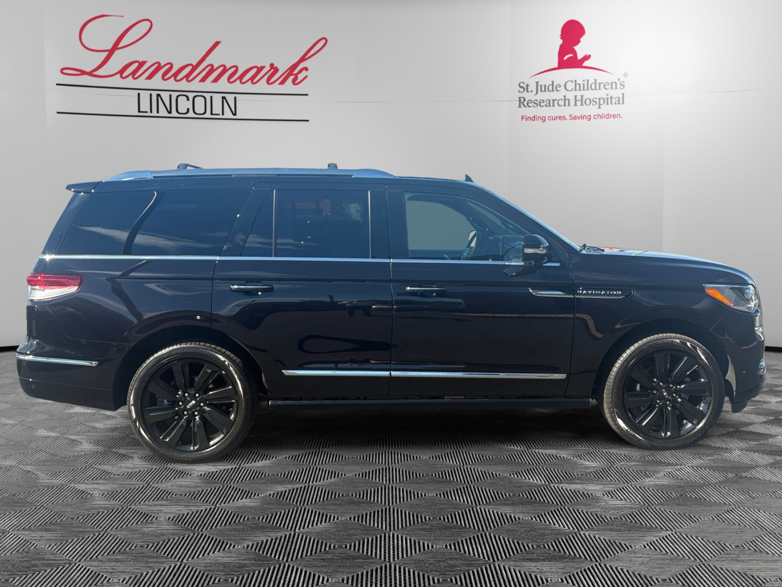 Certified 2023 Lincoln Navigator Reserve AWD/4WD image 6