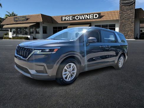 Used 2023 Kia Carnival LX FWD image 3