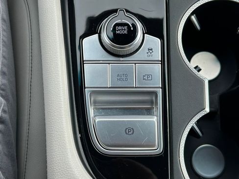 Used 2024 Genesis G70 2.5T image 26