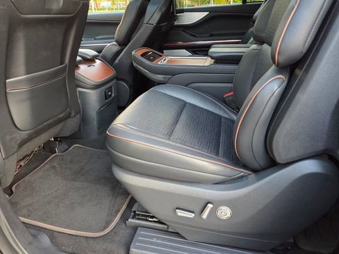 Used 2025 Lincoln Navigator L Black Label AWD/4WD image 10