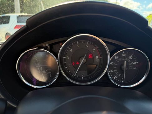 Used 2016 MAZDA MX-5 Miata Club RWD image 17