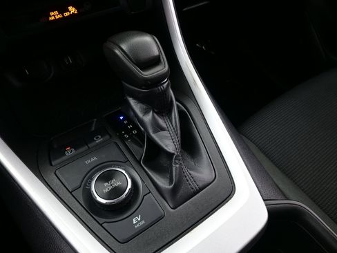 Used 2024 Toyota RAV4 LE image 20