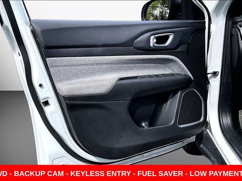 Used 2024 Jeep Compass Latitude AWD/4WD image 19