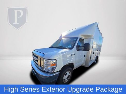 Used 2023 Ford E-350 and Econoline 350 Super Duty w/ Power Windows & Locks Group image 4