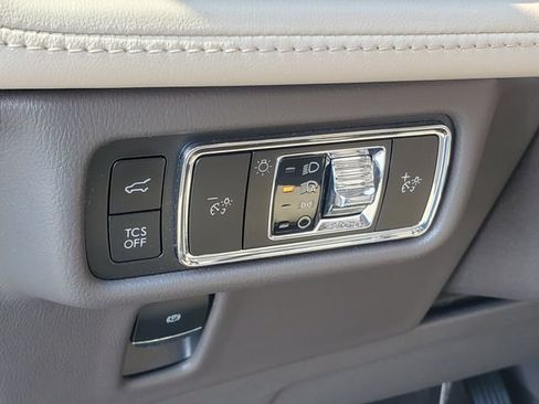 Used 2023 Lincoln Nautilus Reserve AWD/4WD image 10